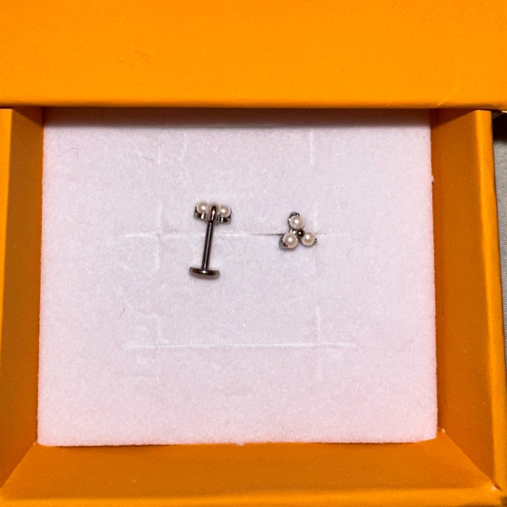 Flatback Stud Earring